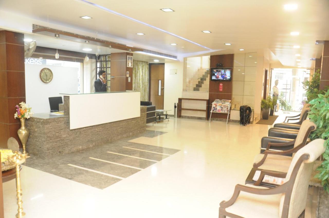 Suvarna Regency Hasszan Kültér fotó