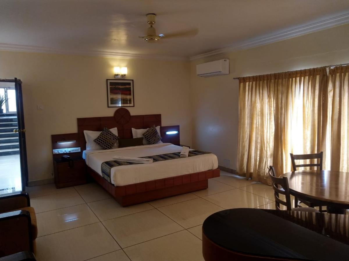 Suvarna Regency Hasszan Kültér fotó