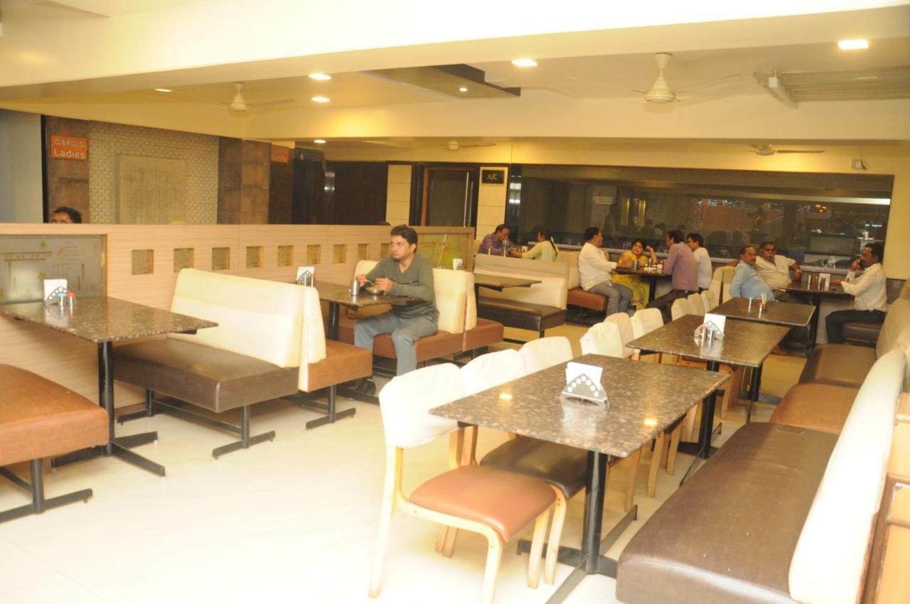 Suvarna Regency Hasszan Kültér fotó