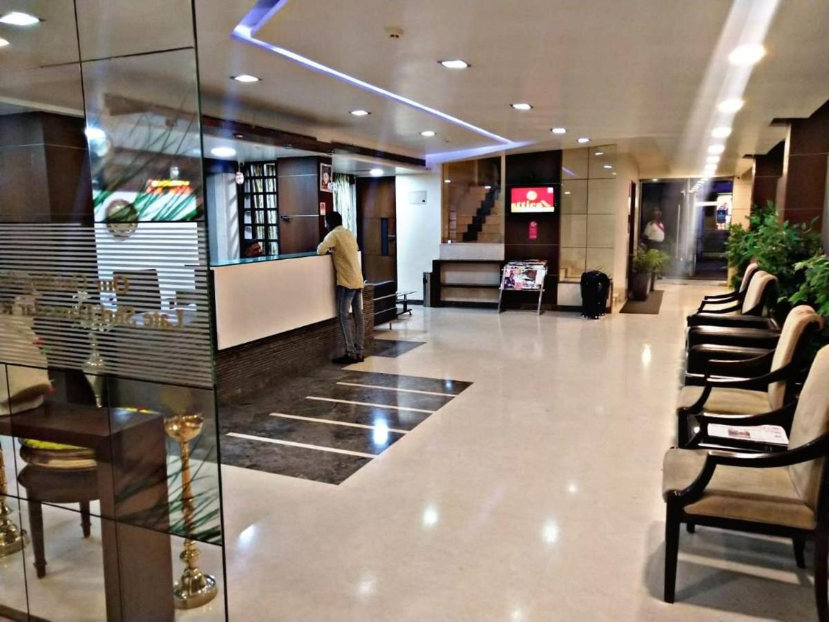 Suvarna Regency Hasszan Kültér fotó
