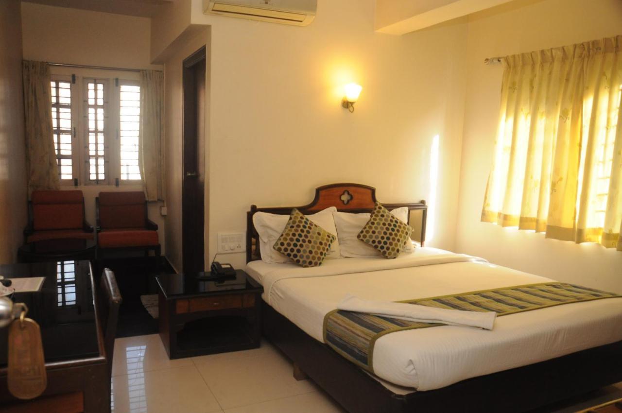 Suvarna Regency Hasszan Kültér fotó
