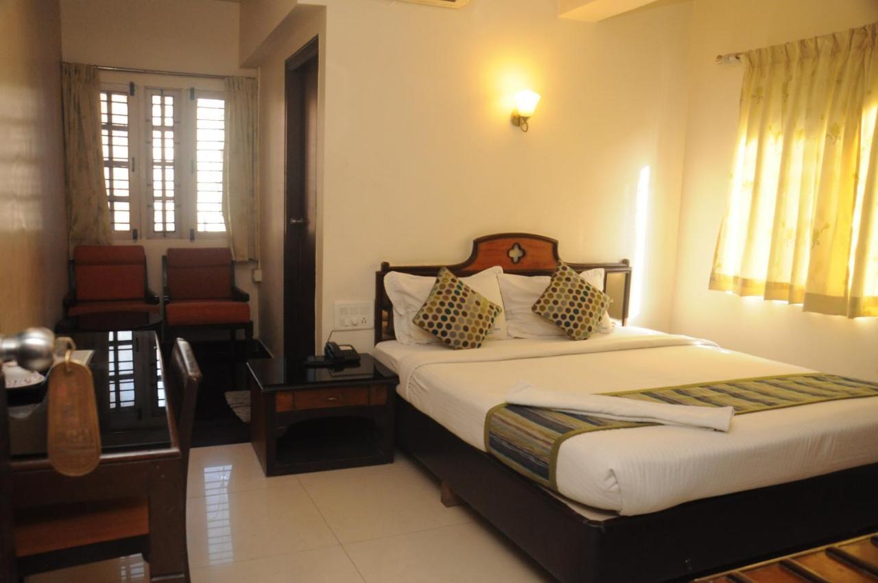 Suvarna Regency Hasszan Kültér fotó